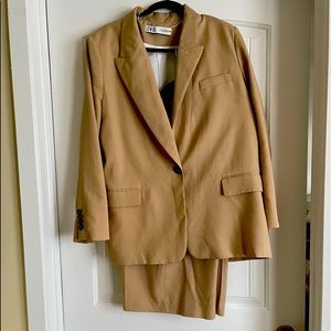 ZARA SHORTS PANT SUIT/ BLAZER AND SHORTS SOLD AS A SET.